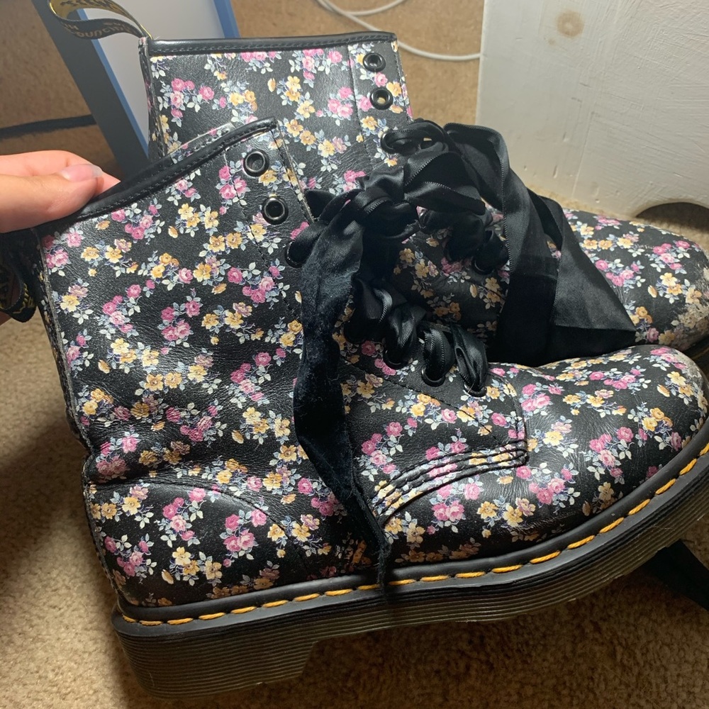 Dr martens floral boot